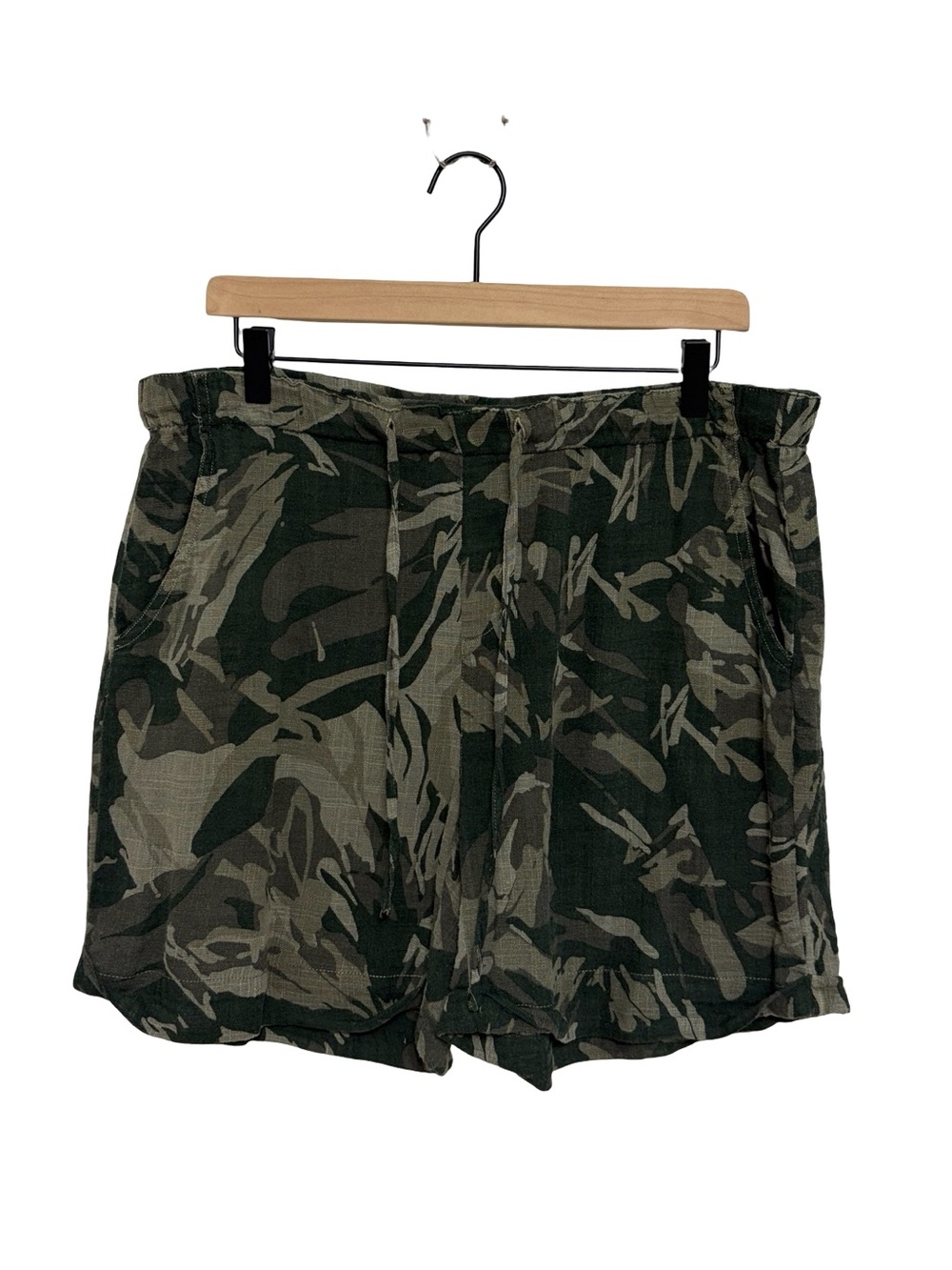 Wearables by XCVI Gauzy Cotton Lightweight Pull-On Jungle Camo 5” Shorts- Size L
